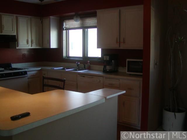 974 Germain Ct, Saint Paul, MN 55106