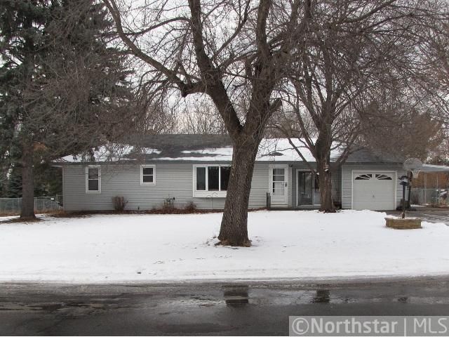 365 Laurie Rd E, Maplewood, MN 55117