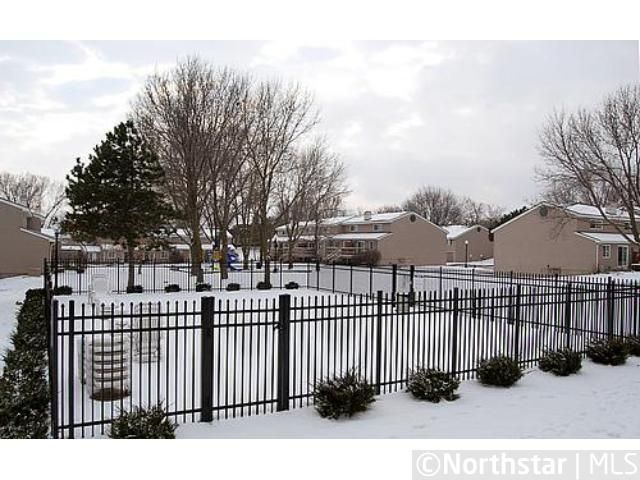 1647 River Bluff Ct, Eagan, MN 55121