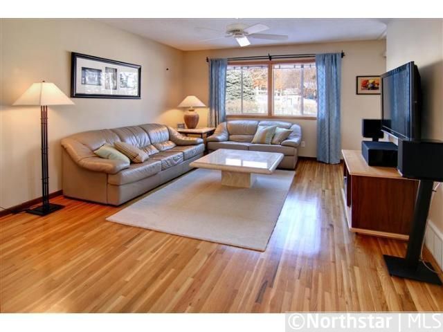 6317 137th St W, Apple Valley, MN 55124