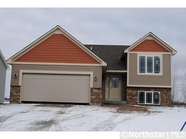 135 Robinson Dr, Lino Lakes, MN 55014