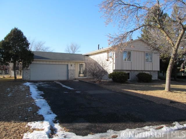 8141 Florida Ct N, Brooklyn Park, MN 55445