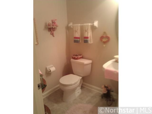 8301 Creekside Cir #220, Bloomington, MN 55437