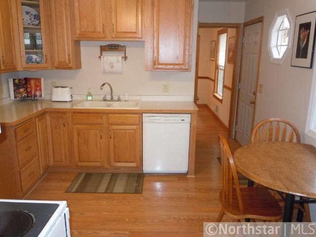 1307 E 92 1/2 St, Bloomington, MN 55425