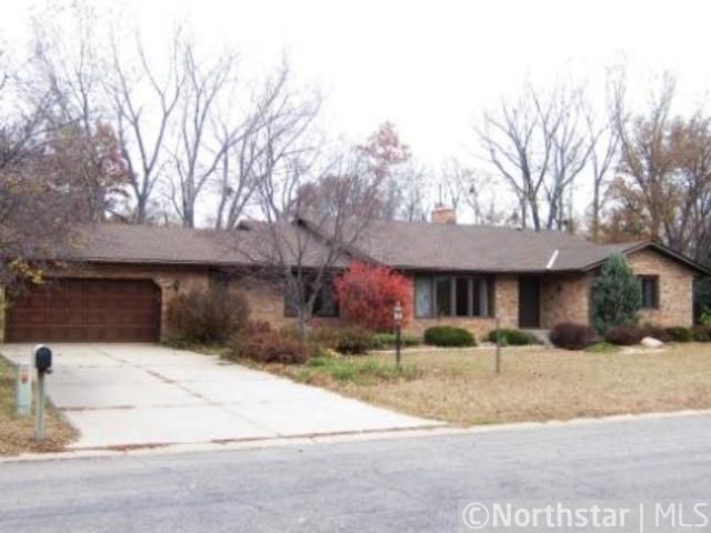 8104 Rhode Island Cir, Bloomington, MN 55438