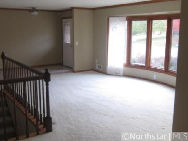8104 Rhode Island Cir, Bloomington, MN 55438