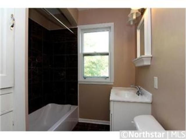 805 Laurel Ave, Saint Paul, MN 55104