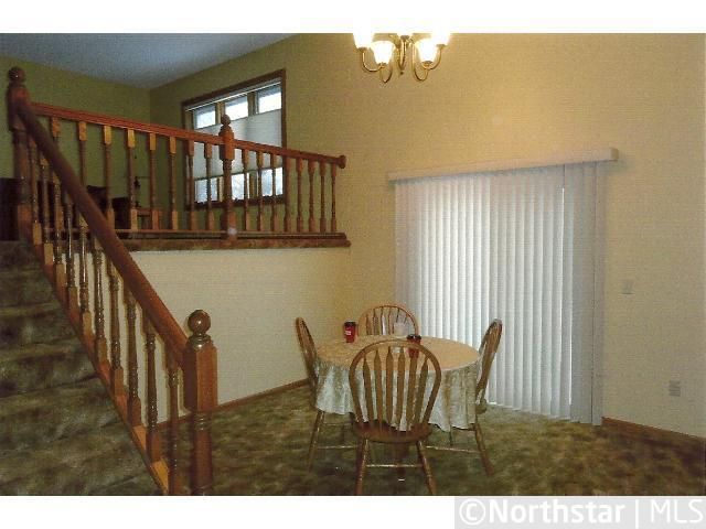 516 Westwood Ln, Chaska, MN 55318