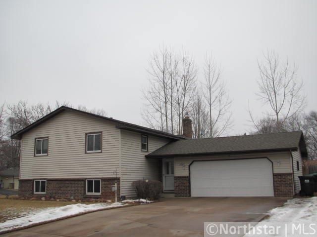 2932 8th Ln, Anoka, MN 55303