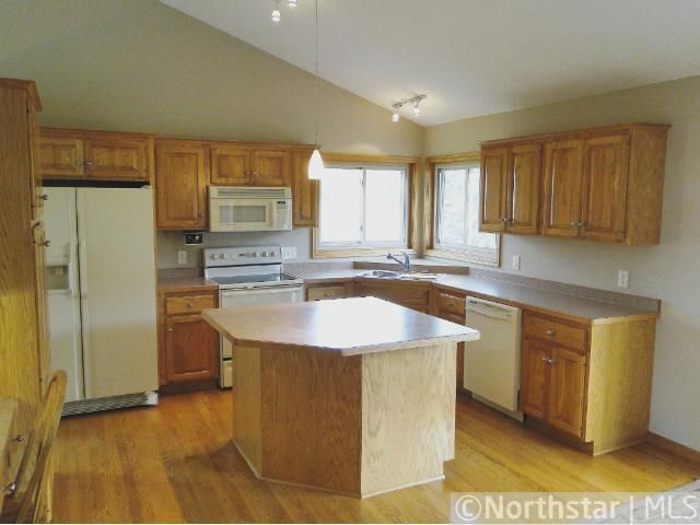 10774 Amherst Ct, Inver Grove Heights, MN 55077