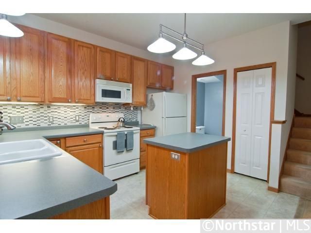 726 Maple Hills Dr #D, Maplewood, MN 55117
