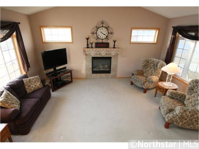 2462 Thrush St, Shakopee, MN 55379