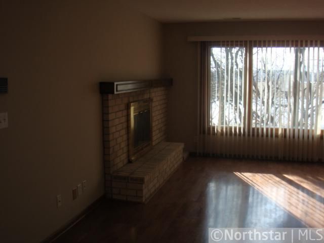 8976 Neill Lake Rd, Eden Prairie, MN 55347