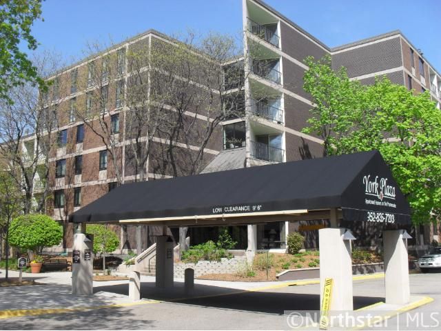 7200 York Ave S #420, Edina, MN 55435