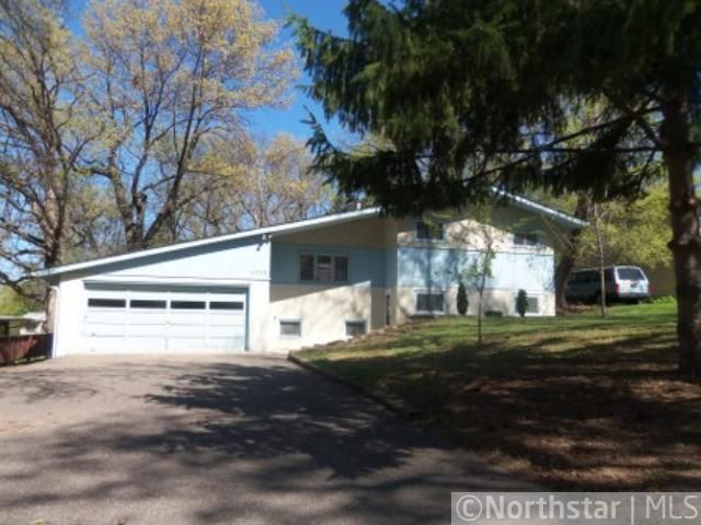 1350 Hillcrest Dr NE, Fridley, MN 55432