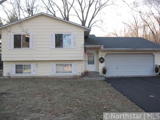 2567 Germain St, Maplewood, MN 55109