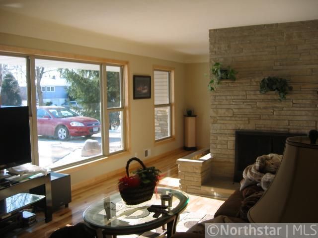 1325 Hillcrest Dr NE, Fridley, MN 55432
