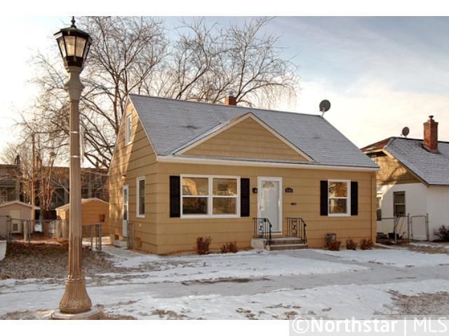 956 Thomas Ave, Saint Paul, MN 55104