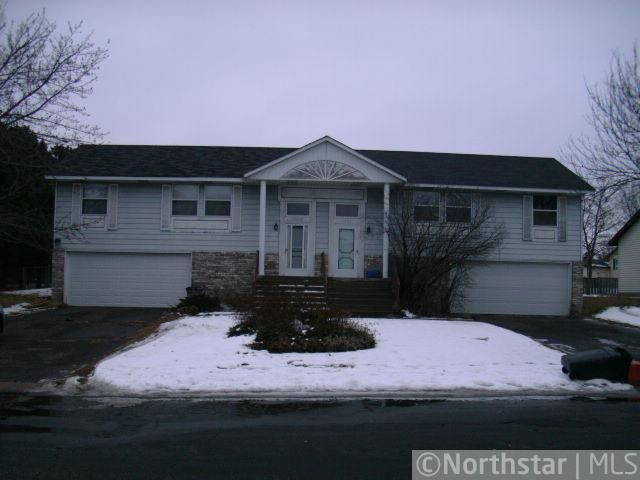 1300 Farrell St N, Maplewood, MN 55119