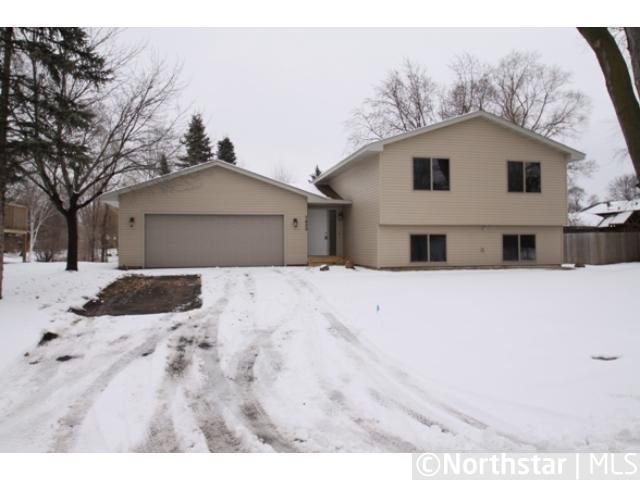 7425 Meadowwood Dr N, Brooklyn Park, MN 55444