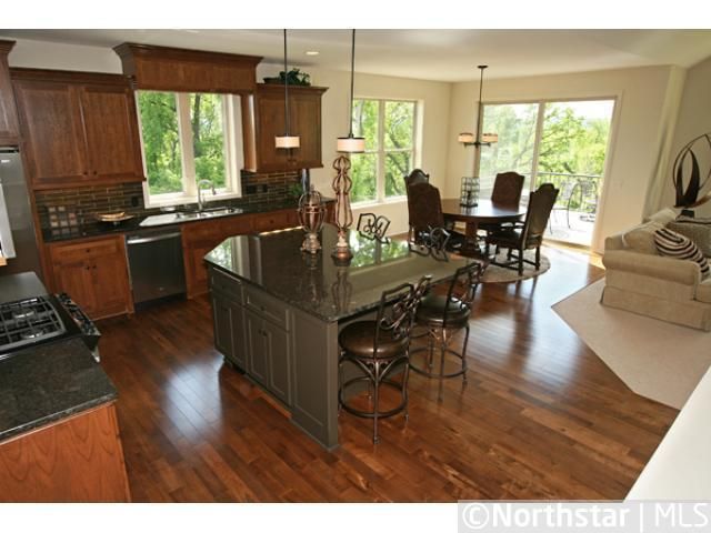 10761 Lyndale Bluffs Trl, Bloomington, MN 55420