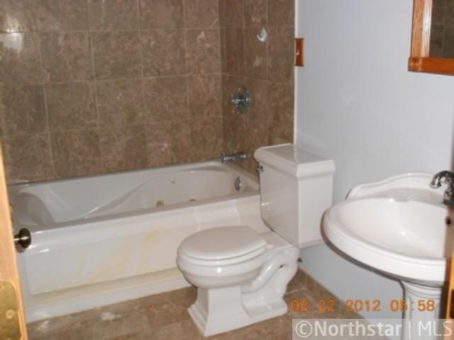 1431 Oakland Rd, Wayzata, MN 55391