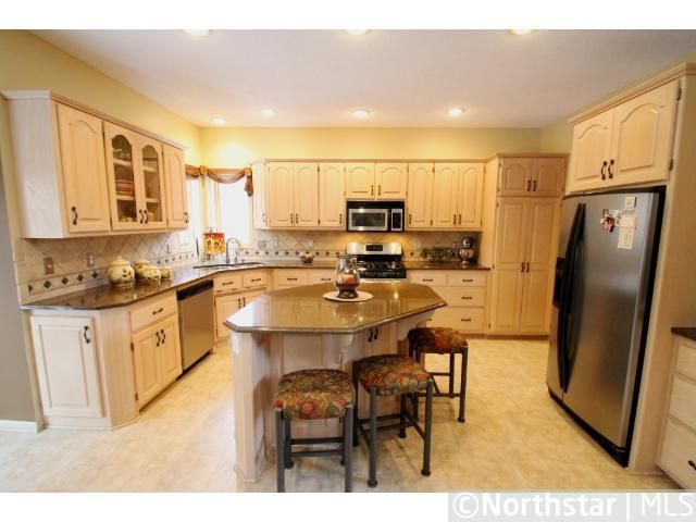 5895 Otter Ridge Cir, White Bear Lake, MN 55110