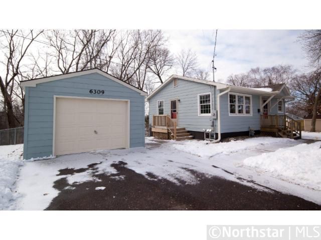 6309 6th St N, Oakdale, MN 55128