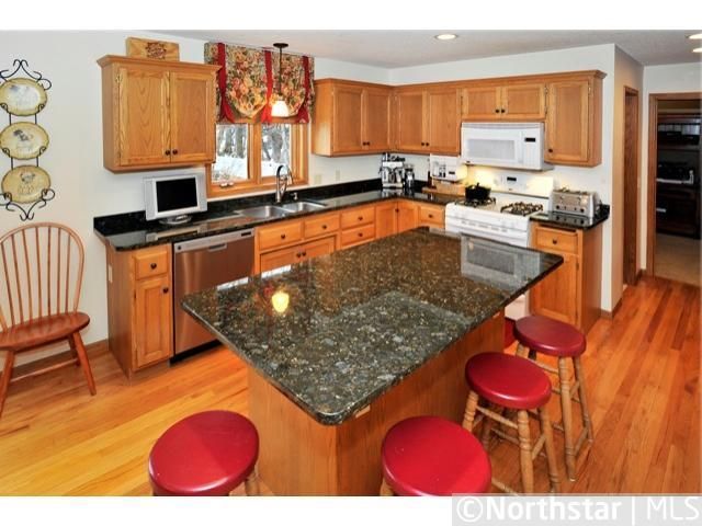 5825 Maple Ridge Dr, Maple Plain, MN 55359