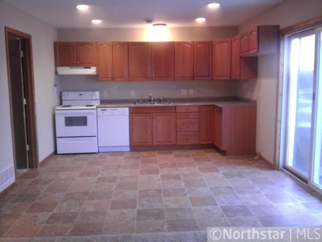 1107 Rolling Hills Dr, Montgomery, MN 56069