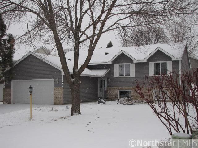 170 Fox Hollow Dr, Chanhassen, MN 55317