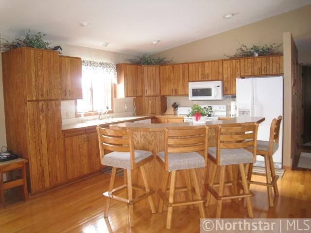 111 Brent Dr, Waconia, MN 55387