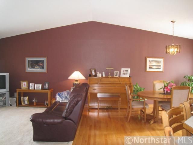 111 Brent Dr, Waconia, MN 55387