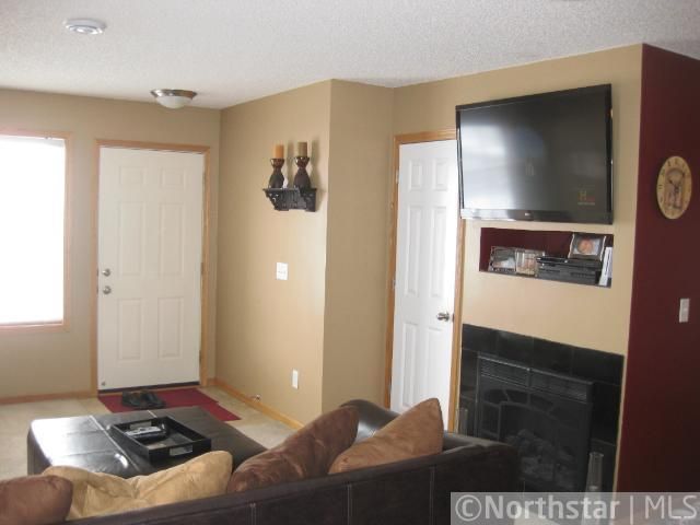 1319 Landsdown Ln, Waconia, MN 55387