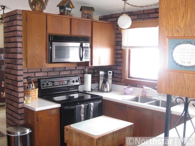 1050 Shady Pine Ln SW, Montgomery, MN 56069