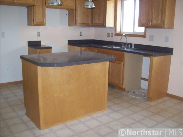 25554 Forest Blvd Ln, Wyoming, MN 55092