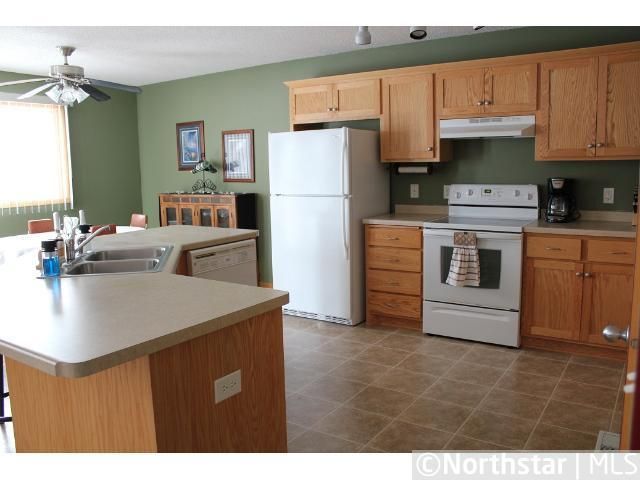 447 Lake Trl, Winsted, MN 55395