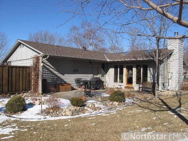 1076 Rome Ct, Apple Valley, MN 55124