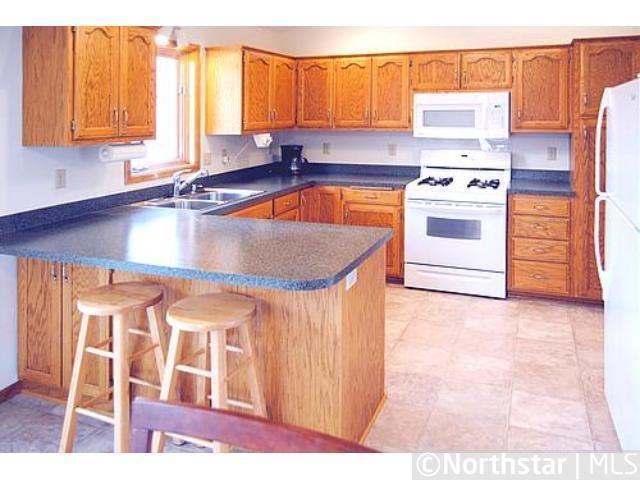 6613 Lower 12th St N, Oakdale, MN 55128
