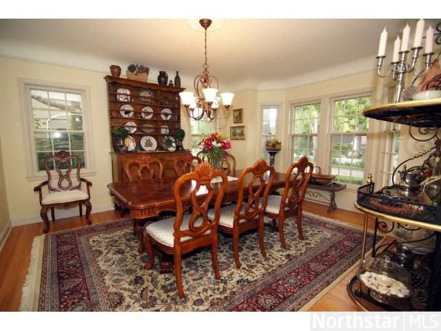 327 Mount Curve Blvd, Saint Paul, MN 55105