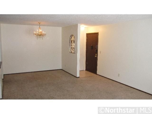 3914 Foss Rd #102, Saint Anthony, MN 55421