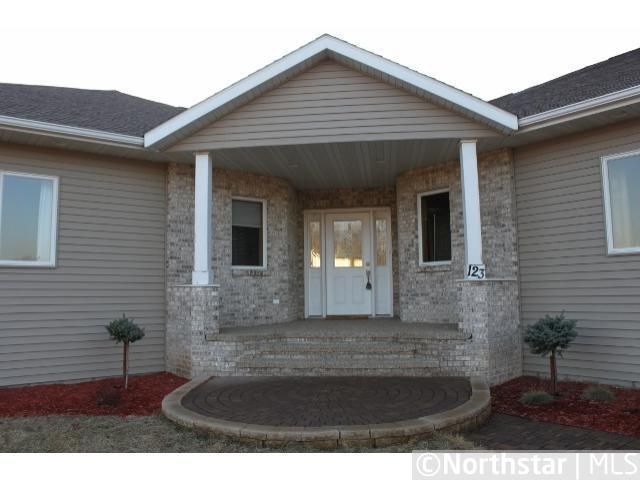 123 Woods Dr, Le Sueur, MN 56058