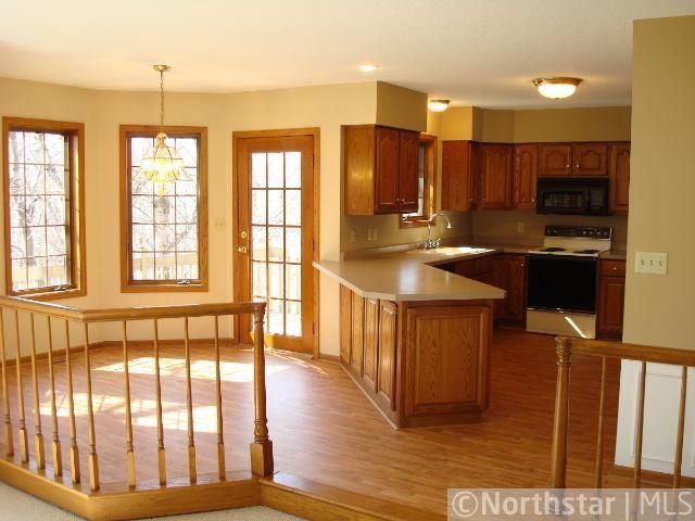 686 Brentwood Ln, Eagan, MN 55123