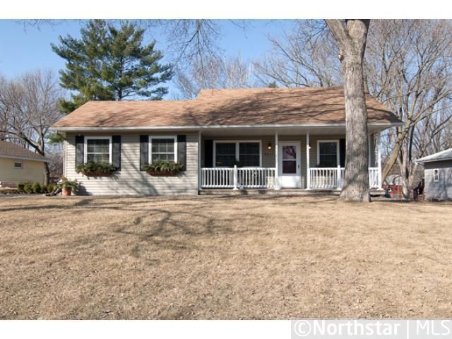 9211 Annapolis Ln N, Maple Grove, MN 55369