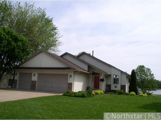 31077 Peninsula Ave, Lindstrom, MN 55045