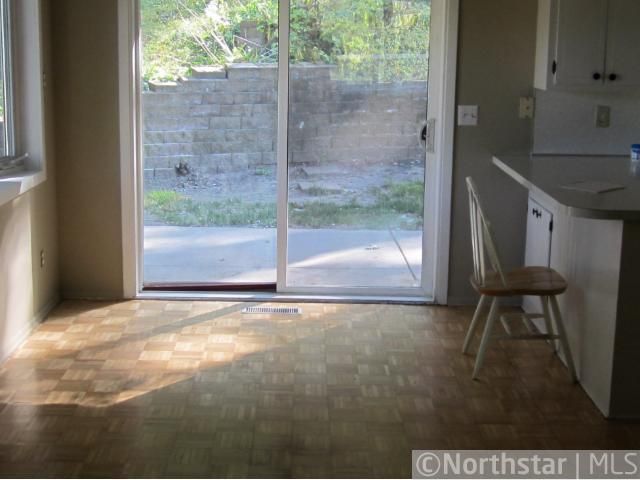 3209 Brookview Dr, Burnsville, MN 55337