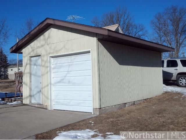 240 2nd Ave NE, Milaca, MN 56353