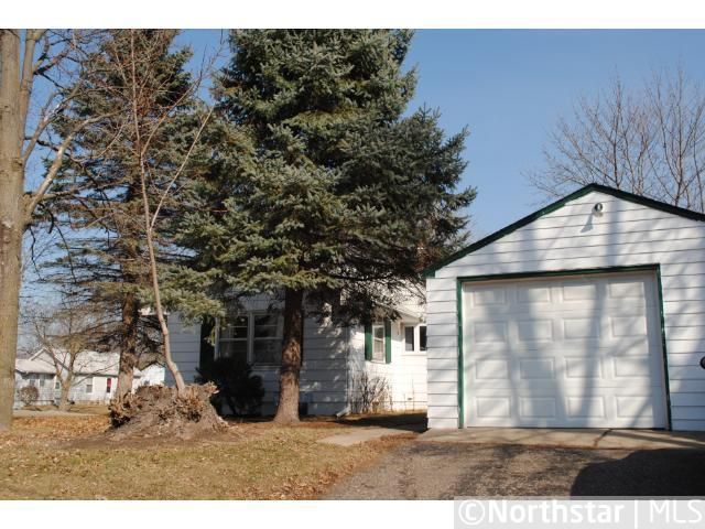 6111 49th St N, Oakdale, MN 55128