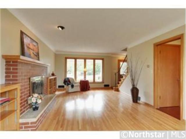 7 Amelia Ct, West Saint Paul, MN 55118