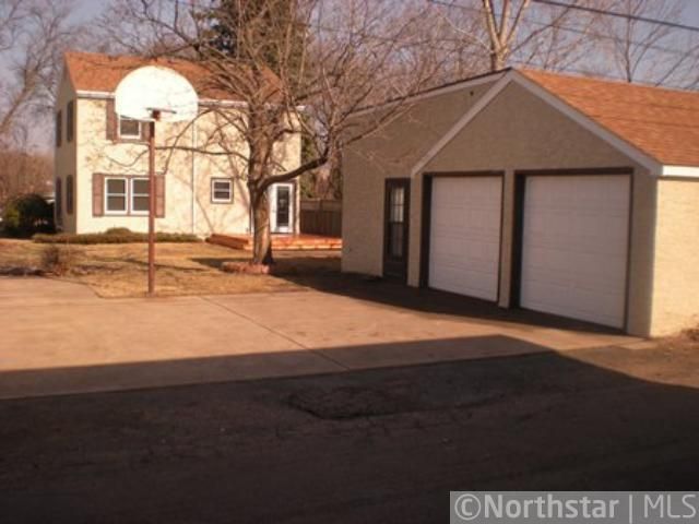 1179 Burnquist St, Saint Paul, MN 55106